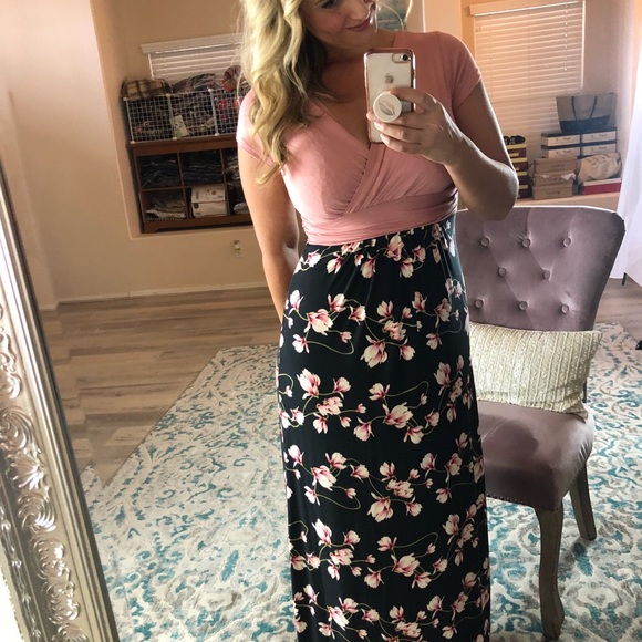 New! GILLI S-L Black Blush Floral Maxi Dress - Picture 2 of 4